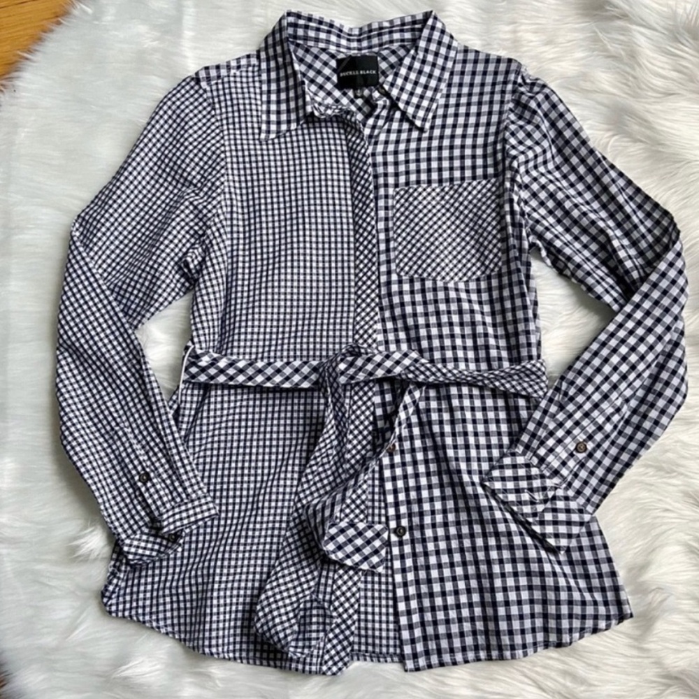 NWT Buckle contrasting pattern with tie belt button down